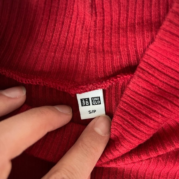 Uniqlo Turtleneck - Picture 3 of 5